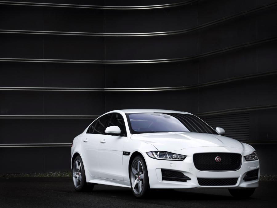  Jaguar XE R Sport 2015 года  (фото 12 из 30)